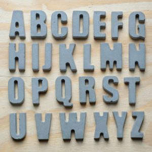 Betonnen letters – maak zelf een naam of woord als stoer en persoonlijk cadeau. Losse betonnen letters – maak zelf een naam of woord als stoer en persoonlijk cadeautje.